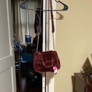 BNWT ISAAC MISRAHI Burgundy Faux Fur Crossbody Bag